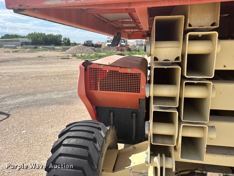 image for item EW4767 2002 JLG 4394RT scissor lift