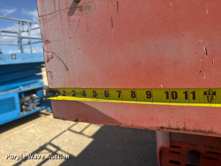 image for item EW4767 2002 JLG 4394RT scissor lift