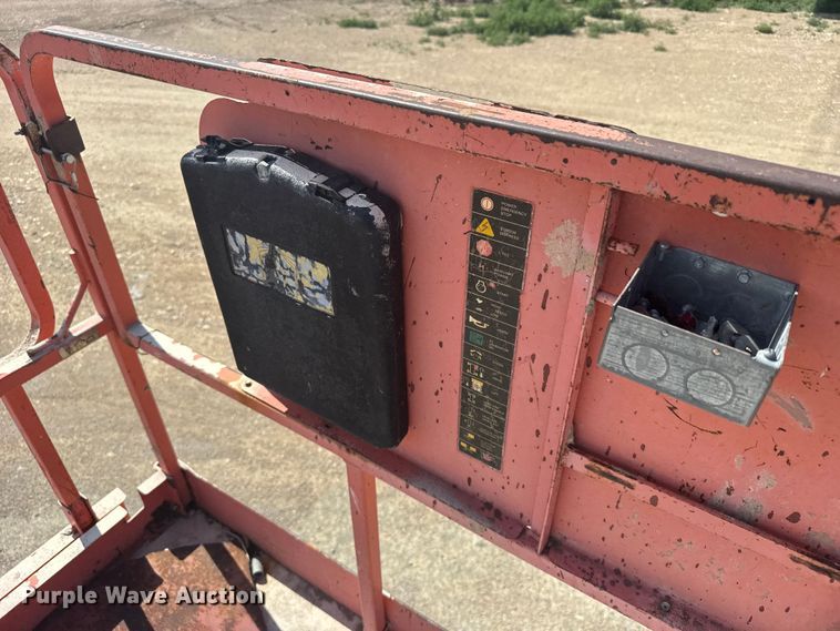 image for item EW4767 2002 JLG 4394RT scissor lift