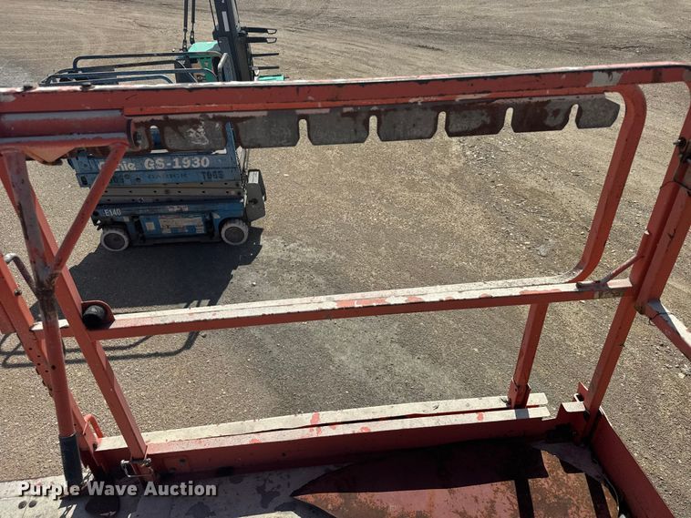 image for item EW4767 2002 JLG 4394RT scissor lift