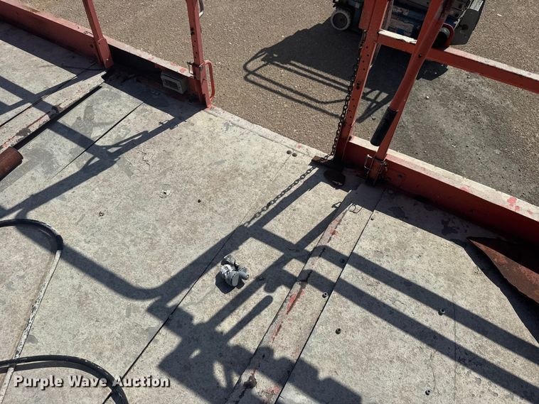 image for item EW4767 2002 JLG 4394RT scissor lift