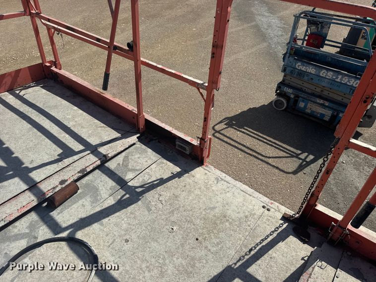 image for item EW4767 2002 JLG 4394RT scissor lift