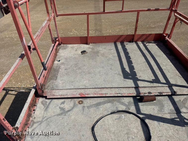 image for item EW4767 2002 JLG 4394RT scissor lift