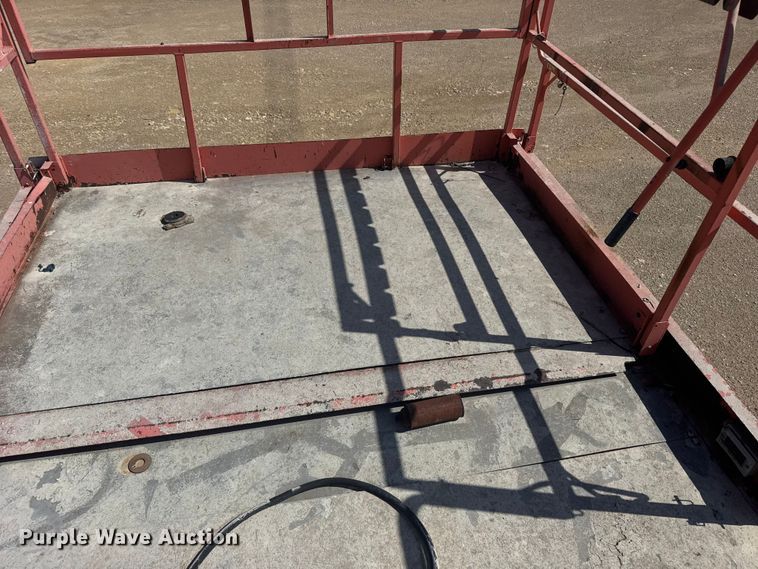 image for item EW4767 2002 JLG 4394RT scissor lift
