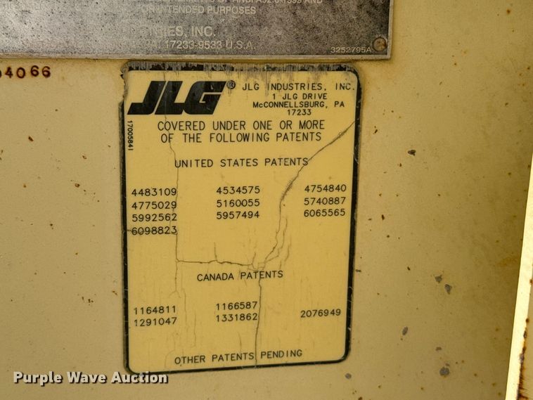 image for item EW4767 2002 JLG 4394RT scissor lift