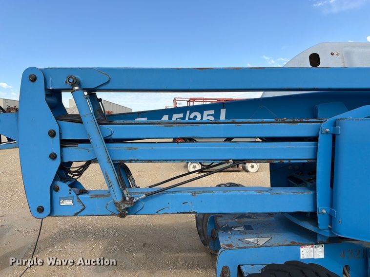 image for item EW4770 2002 Genie Z-45/25 boom lift