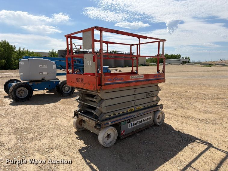 image for item EW4771 Skyjack SJ3 4732 scissor lift