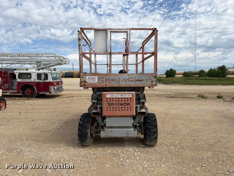 image for item EW4772 2003 Skyjack SJ7127 scissor lift