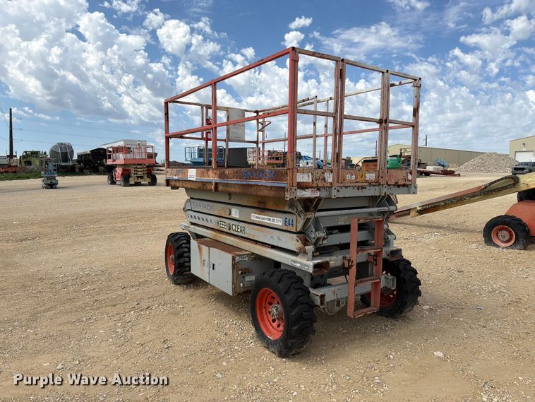 image for item EW4772 2003 Skyjack SJ7127 scissor lift