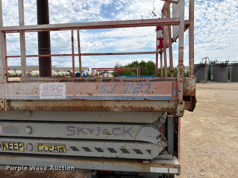 image for item EW4772 2003 Skyjack SJ7127 scissor lift