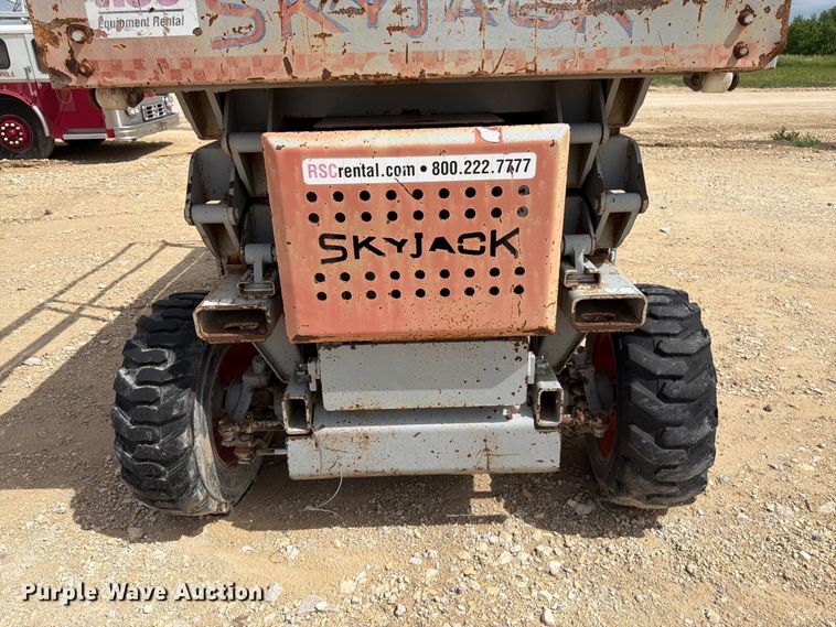 image for item EW4772 2003 Skyjack SJ7127 scissor lift