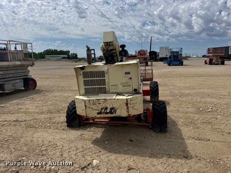 image for item EW4773 1999 JLG 40H boom lift