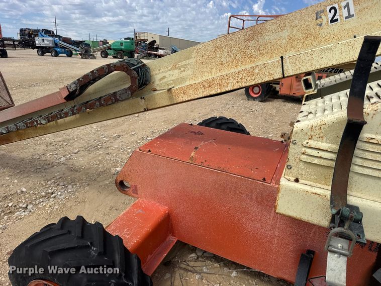 image for item EW4773 1999 JLG 40H boom lift
