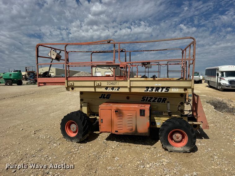 image for item EW4774 JLG 33RTS scissor lift