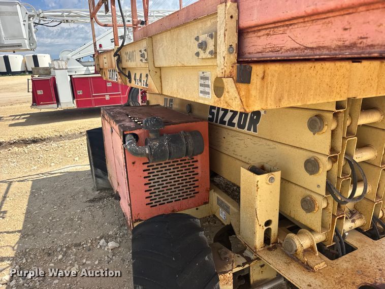 image for item EW4774 JLG 33RTS scissor lift