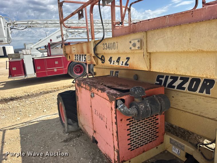 image for item EW4774 JLG 33RTS scissor lift