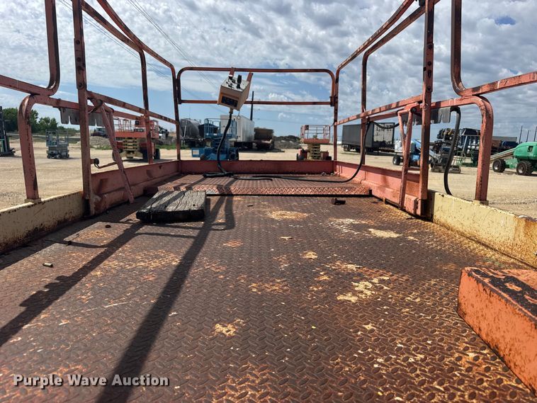 image for item EW4774 JLG 33RTS scissor lift