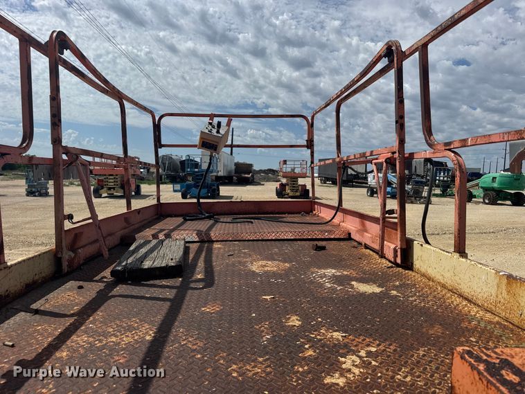 image for item EW4774 JLG 33RTS scissor lift