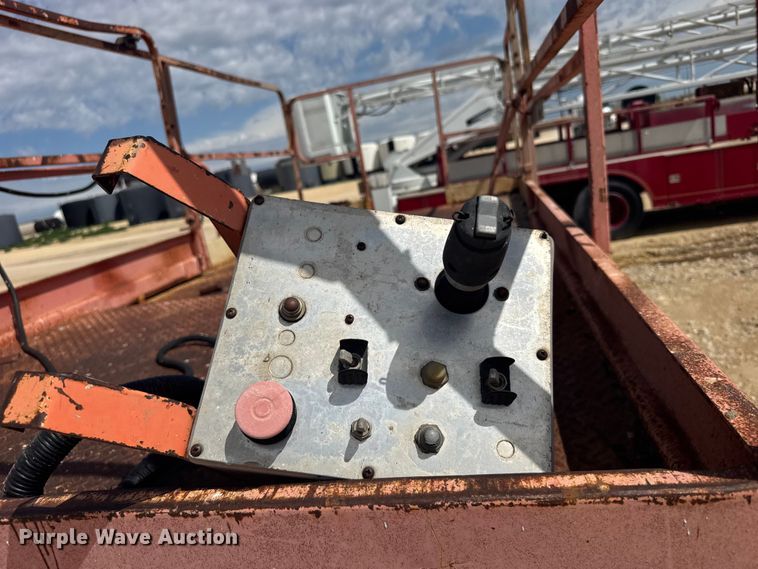 image for item EW4774 JLG 33RTS scissor lift