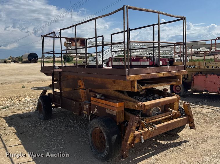 image for item EW4775 Grove SM31 RT scissor lift