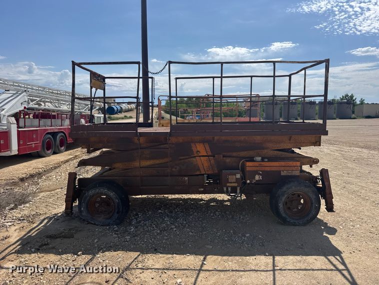 image for item EW4775 Grove SM31 RT scissor lift