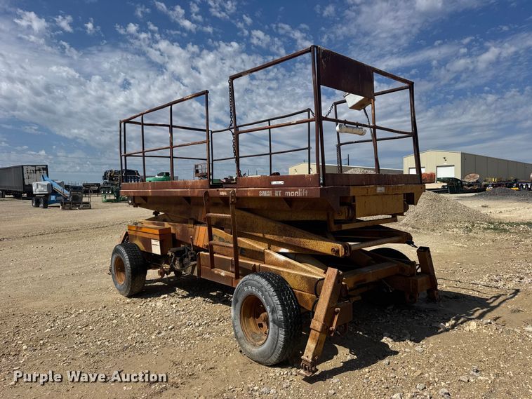 image for item EW4775 Grove SM31 RT scissor lift