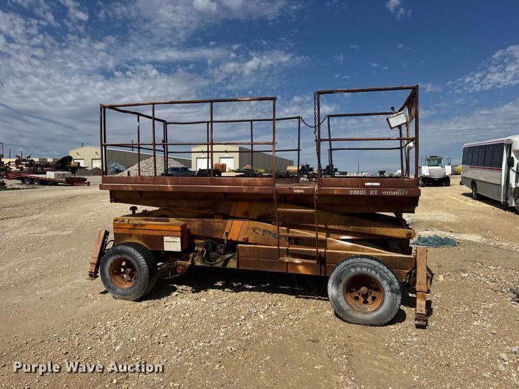 image for item EW4775 Grove SM31 RT scissor lift