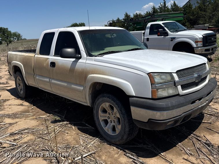 image for item EW4781 2003 Chevrolet Silverado Ext. Cab pickup truck