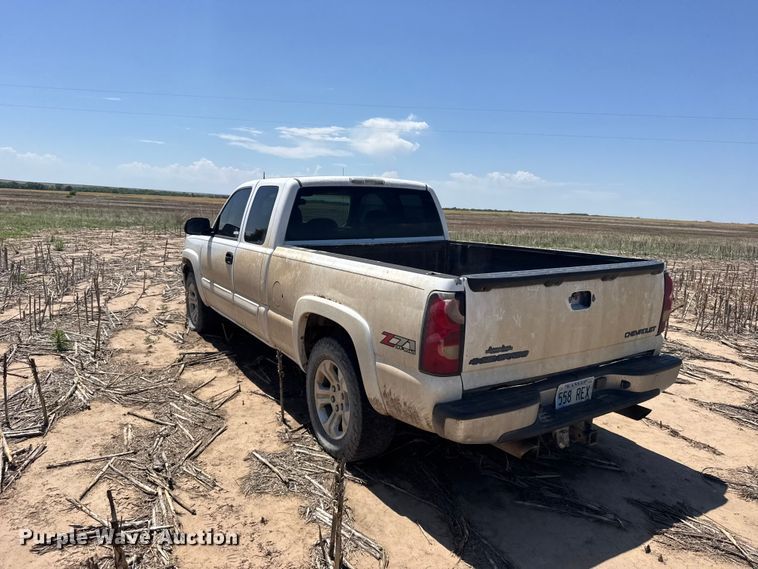 image for item EW4781 2003 Chevrolet Silverado Ext. Cab pickup truck