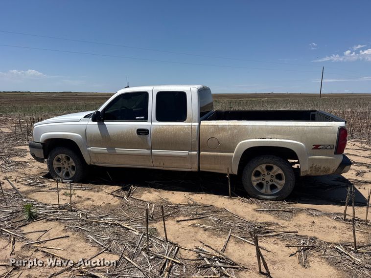 image for item EW4781 2003 Chevrolet Silverado Ext. Cab pickup truck