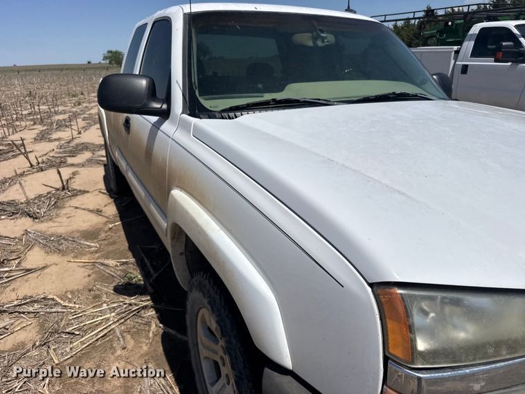 image for item EW4781 2003 Chevrolet Silverado Ext. Cab pickup truck
