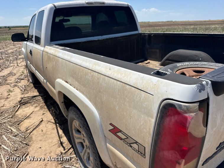 image for item EW4781 2003 Chevrolet Silverado Ext. Cab pickup truck
