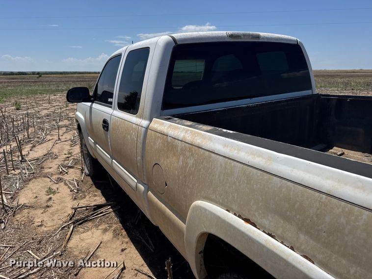 image for item EW4781 2003 Chevrolet Silverado Ext. Cab pickup truck