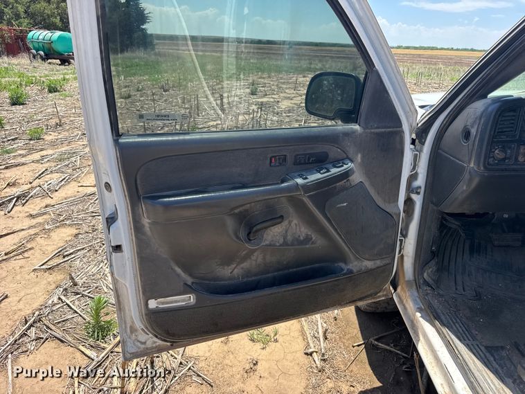 image for item EW4781 2003 Chevrolet Silverado Ext. Cab pickup truck