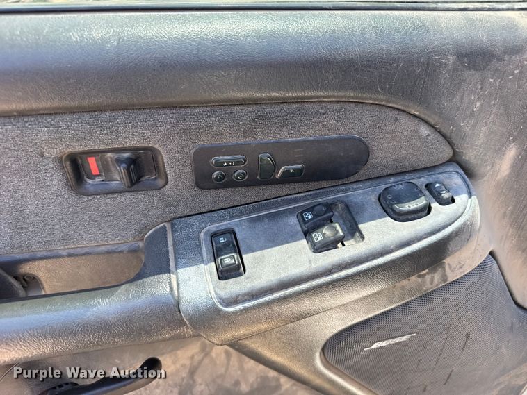 image for item EW4781 2003 Chevrolet Silverado Ext. Cab pickup truck