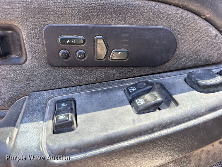 image for item EW4781 2003 Chevrolet Silverado Ext. Cab pickup truck