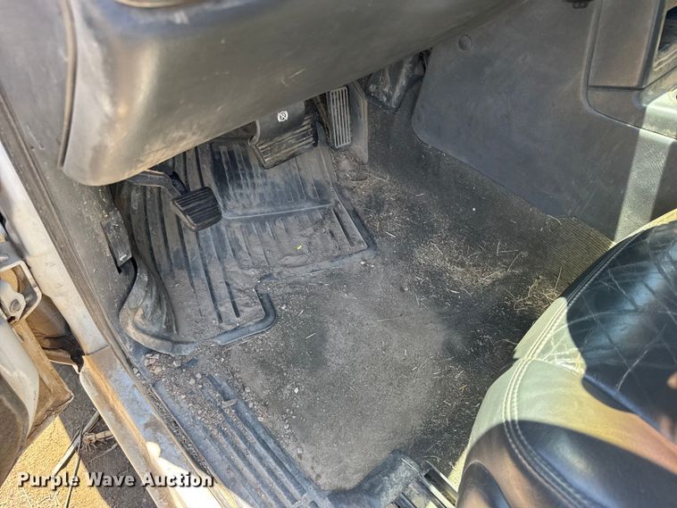 image for item EW4781 2003 Chevrolet Silverado Ext. Cab pickup truck