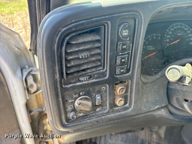 image for item EW4781 2003 Chevrolet Silverado Ext. Cab pickup truck