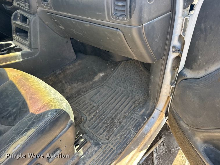 image for item EW4781 2003 Chevrolet Silverado Ext. Cab pickup truck