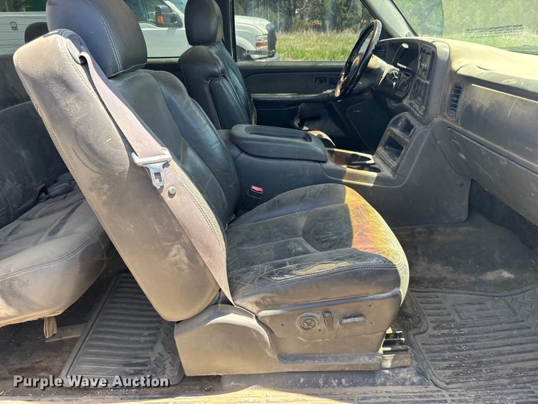 image for item EW4781 2003 Chevrolet Silverado Ext. Cab pickup truck