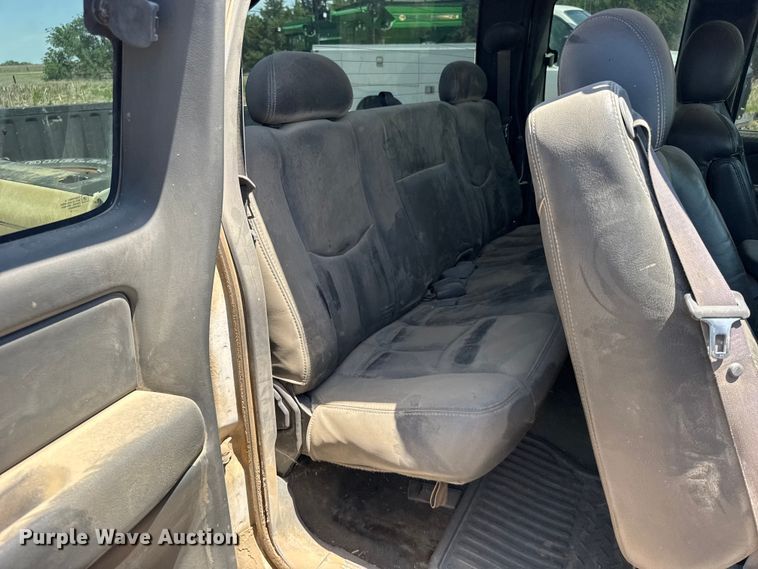 image for item EW4781 2003 Chevrolet Silverado Ext. Cab pickup truck