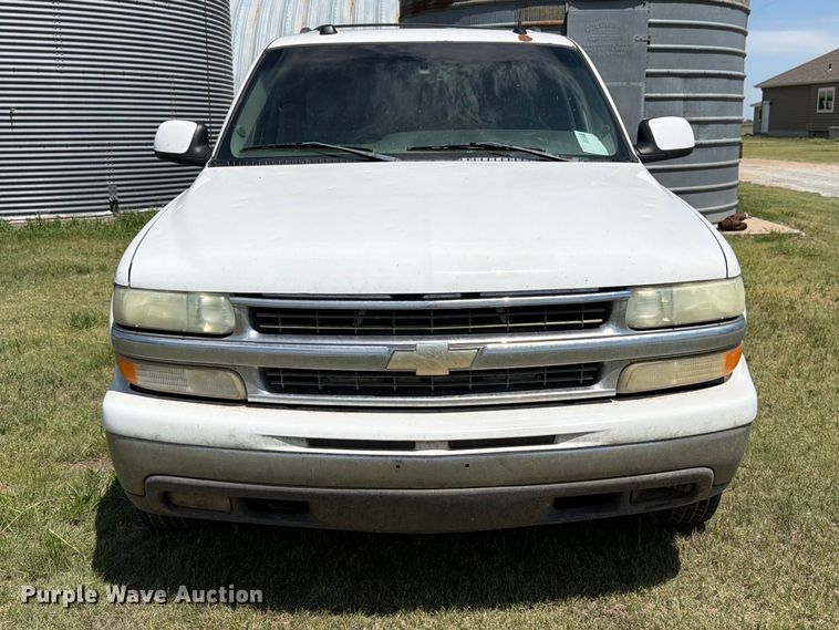 image for item EW4783 2004 Chevrolet Suburban SUV