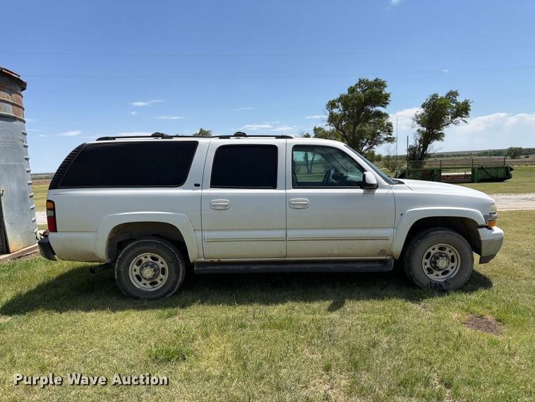 image for item EW4783 2004 Chevrolet Suburban SUV