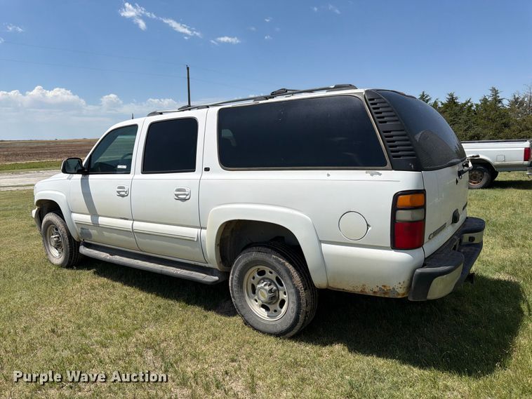 image for item EW4783 2004 Chevrolet Suburban SUV