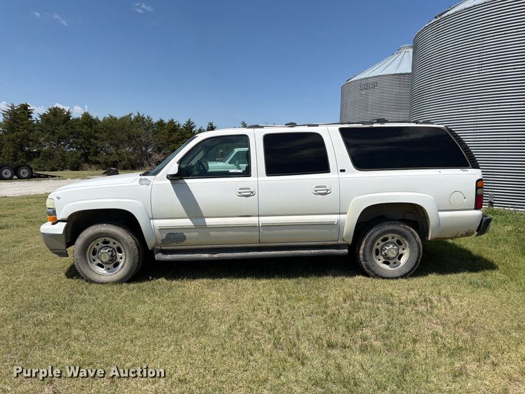 image for item EW4783 2004 Chevrolet Suburban SUV