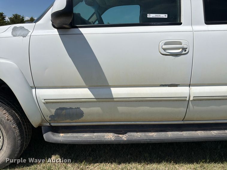 image for item EW4783 2004 Chevrolet Suburban SUV
