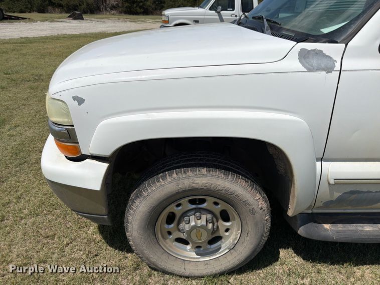 image for item EW4783 2004 Chevrolet Suburban SUV