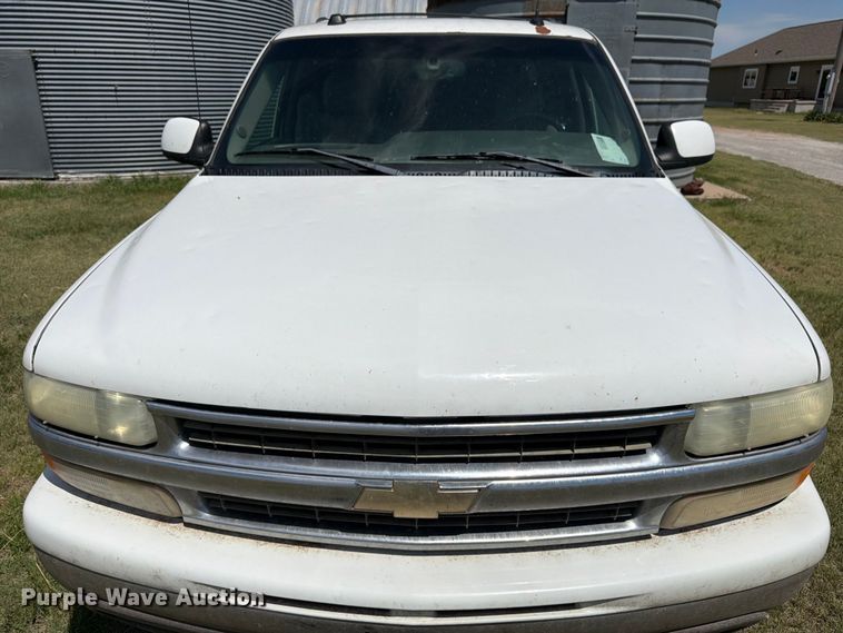 image for item EW4783 2004 Chevrolet Suburban SUV