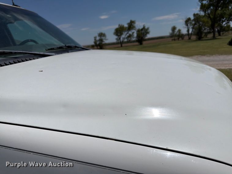 image for item EW4783 2004 Chevrolet Suburban SUV