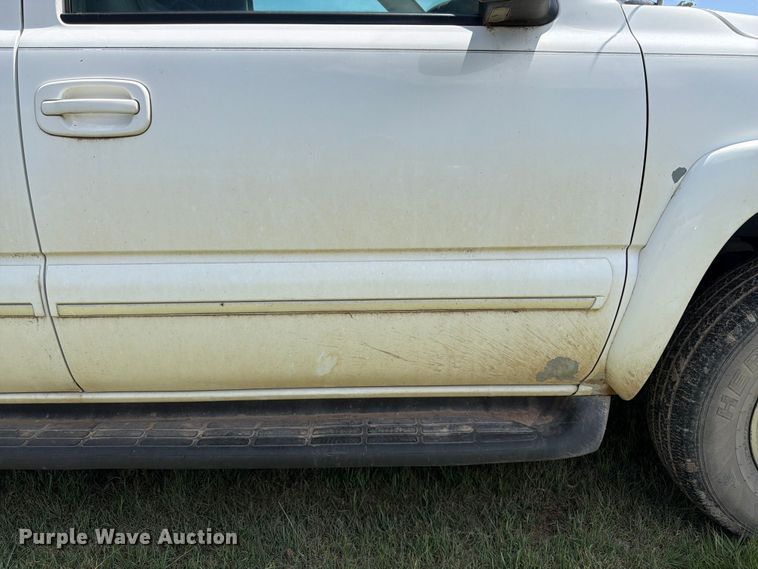 image for item EW4783 2004 Chevrolet Suburban SUV